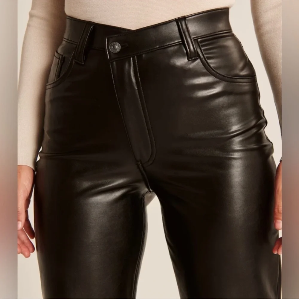 Abercrombie & Fitch - Criss-Cross Waistband Vegan Leather 90s Straight Pant - Picture 7 of 13